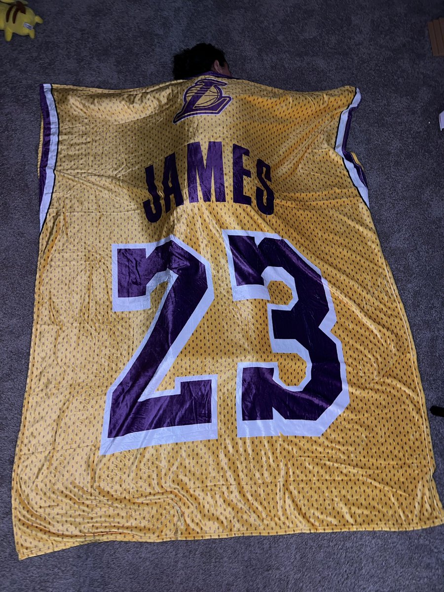 anahitorres21's tweet photo. Happy birthday day to my goat @KingJames ❤️ https://t.co/BCbrYTEpRJ