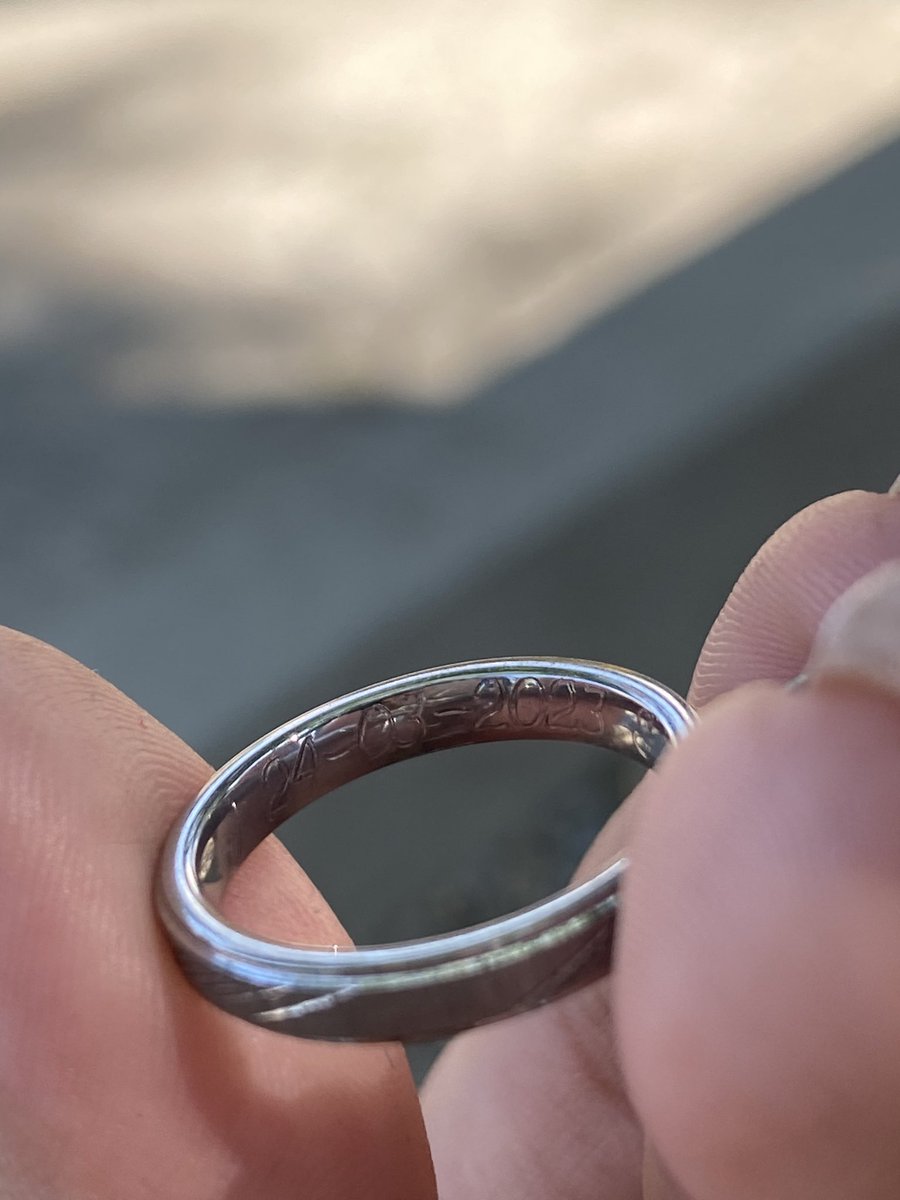 _imstephy3's tweet photo. hola soy la mujer más enamorada del mundo y decidí regalarle anillos de promesa a mi novio aunque él ya nos regaló unos 😁😁 este es pa tener ya dos promesas con el mismo fin @JereGS9 prometo seguirte dando amor 💘 https://t.co/voy3zQChHF