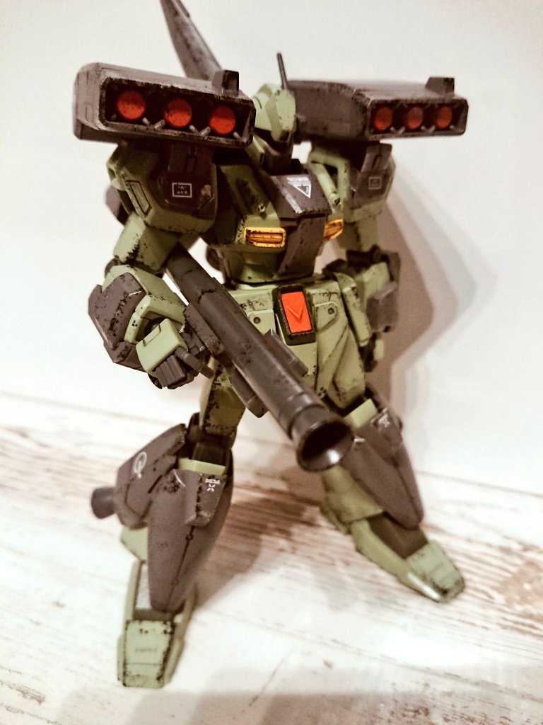 obantyo1's tweet photo. スタークジェガンのリメイクで模型納め〜3年で全塗装やら改造まで出来るようになったんだなぁとしみじみ
after←　→before
#ガンプラ
#ガンプラ好きと繋がりたい https://t.co/0x8mQD0hlP