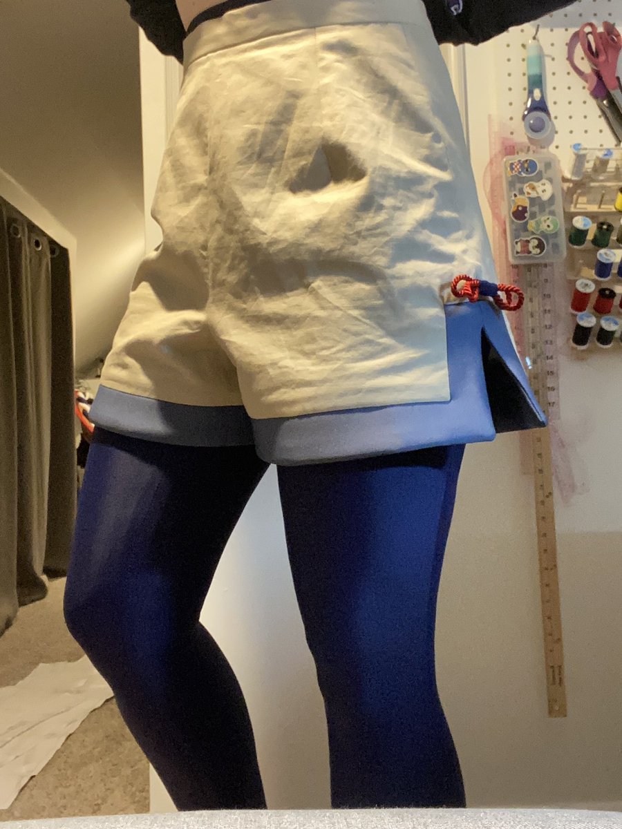 It’s rare that I can make a garment in a day so I’m v happy Impa’s leggings are done!! 

Goal for tomorrow is to knock out the shoe covers next and make them attach to the leggings 

Base leggings pattern is from <a href="/MadewithMaridah/">Maridah's Cosplay Patterns</a> with some adjustments to make them fitted! 💙