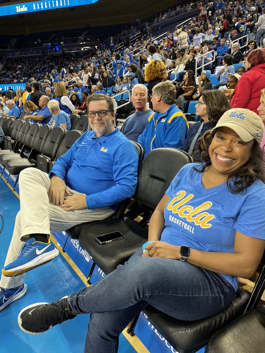 wescomfinancial's tweet photo. #TeamWescom is out at UCLA to support the Womenโs Basketball Team! Itโs a sold out game and a sea of blue! ๐๐ป๐ #GoBruins https://t.co/dgZ6GlBoxm