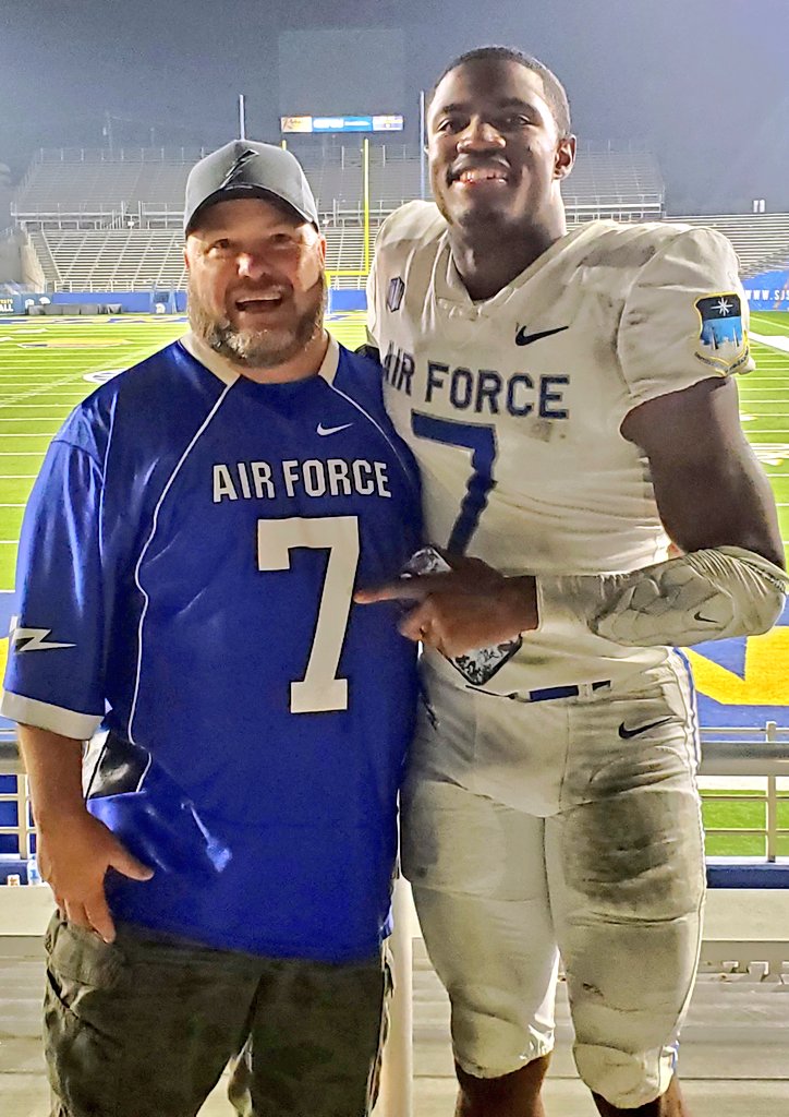 Falcon8fan's tweet photo. Congratulations @trey_taylor007 on your official announcement. Here's mine.....
I'll be there shoulder to shoulder with you as always unconditionally!
#TeamTaylor https://t.co/8XzfYQBDkN