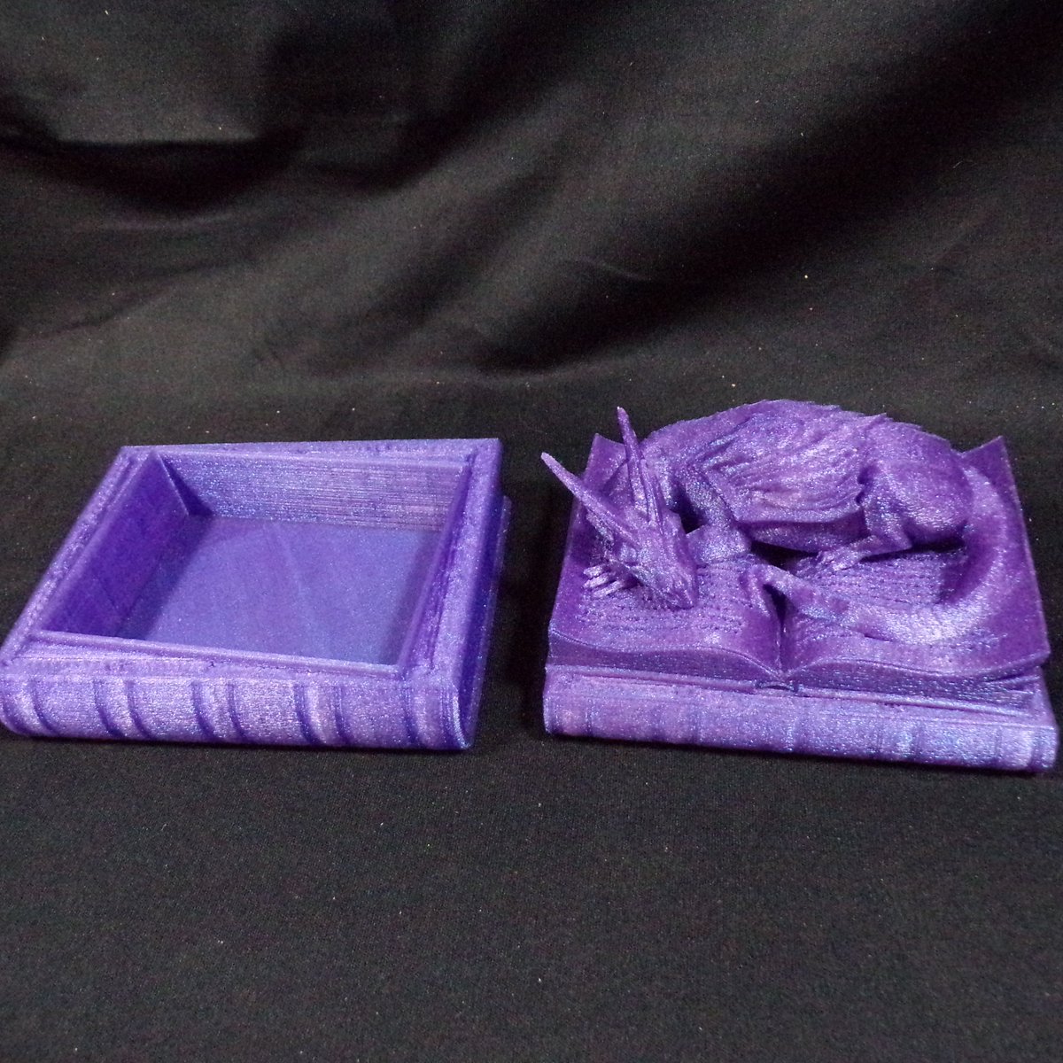 Who doesn't love a sleeping dragon (box)?   Made for an old friend who loves books, dice, and dragons!  Design by the amazing @FatesEndGames. (You should really check them out.)

#dice #dragon #dungeonsanddragons #dnd #3dprint