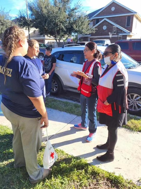 RedCrossTXGC's tweet photo. Today, our teams in Hidalgo County were on hand to respond to a home fire in San Juan. As the family faces the long road tor recovery, our volunteers were ready to provide assistance and comfort. https://t.co/XLM5jHDdtn