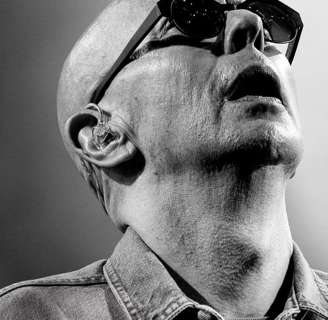 Y hay, hay, mucha chispa
aún en tu cerebro loco.

Solari-Beilinson