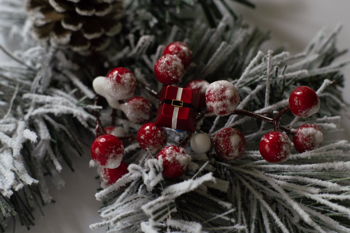 keeboholic's tweet photo. #HappyHolidays and #HappyNewYear of 2024 to everyone! 🎊 https://t.co/xTP61Yqfsu