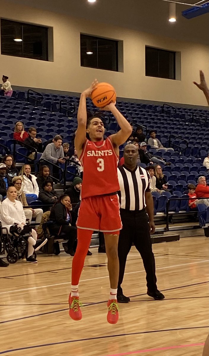 NorfolkKnights's tweet photo. 3:09 left 2Q: Brandon Jennings knocks down the 3-pointer, his touch is magnificent. St Christopher’s 38, Hermitage 24. #BigShots #CoachesforChange @BigShotsToday @BigShotsGlobal https://t.co/lSquHfdC35