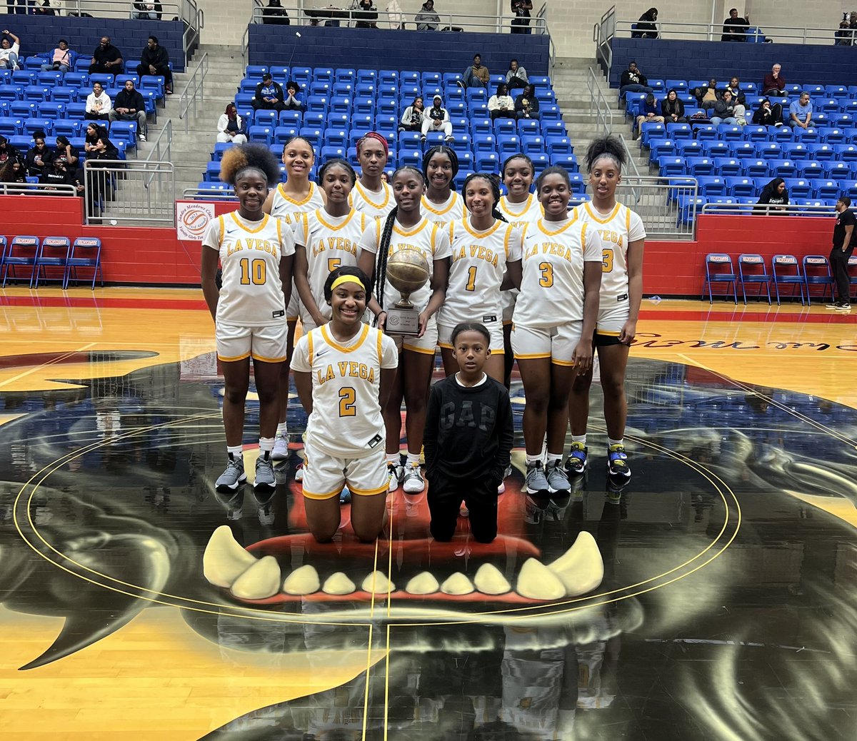 Coach_MarcWill's tweet image. Silver Bracket Runner Up At The Prestigious @meadowsclassic 

6A #2 Hebron 3️⃣5️⃣
@lvpiratesGBB 3️⃣0️⃣

18-8 Overall Record with all 8 lessons coming from 5A/6A State/National ranked opponents.

Back to 0-0 as we transition into the new season next Friday!

#17Left #Back2Back💍