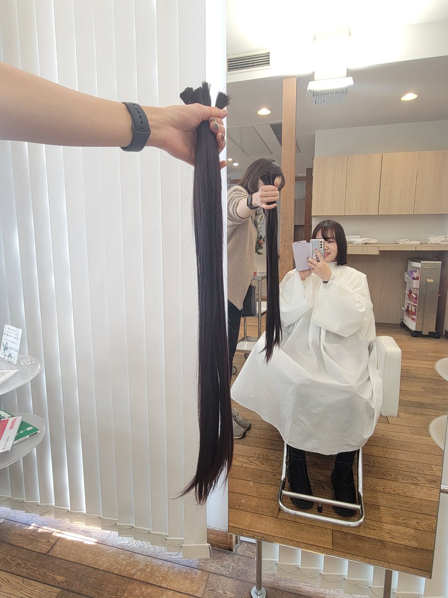 DorabomGb4's tweet photo. ついについに🥺
コロナで美容院行けなくなったのをきっかけに伸ばしてた髪を切りました✂60cm以上👏
ストレートで癖がないけど、絡まったり色んなとこに引っ掛けたり大変でした💦でも誰かの役に立てたと思えば嬉しい( *´꒳`*)
#ヘアドネーション  #ショートヘア https://t.co/bBcM6Io0S7