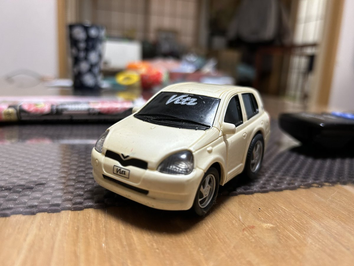 corolla_k's tweet photo. 部屋片付けてたら
大昔のヴィッツのおもちゃ出てきた笑 https://t.co/7rJWEkTdIC
