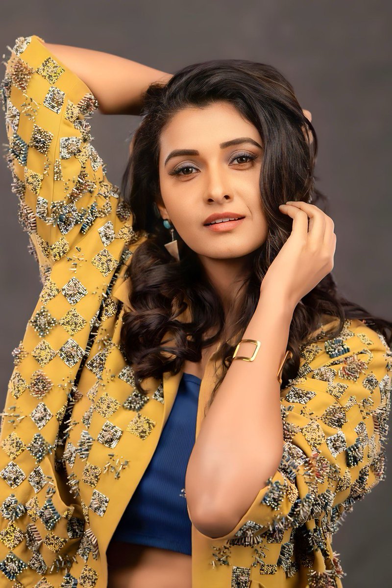 Happy Birthday Dear Darling 🥳❤️💐

#HBDPriyaBhavaniShankar @priya_Bshankar