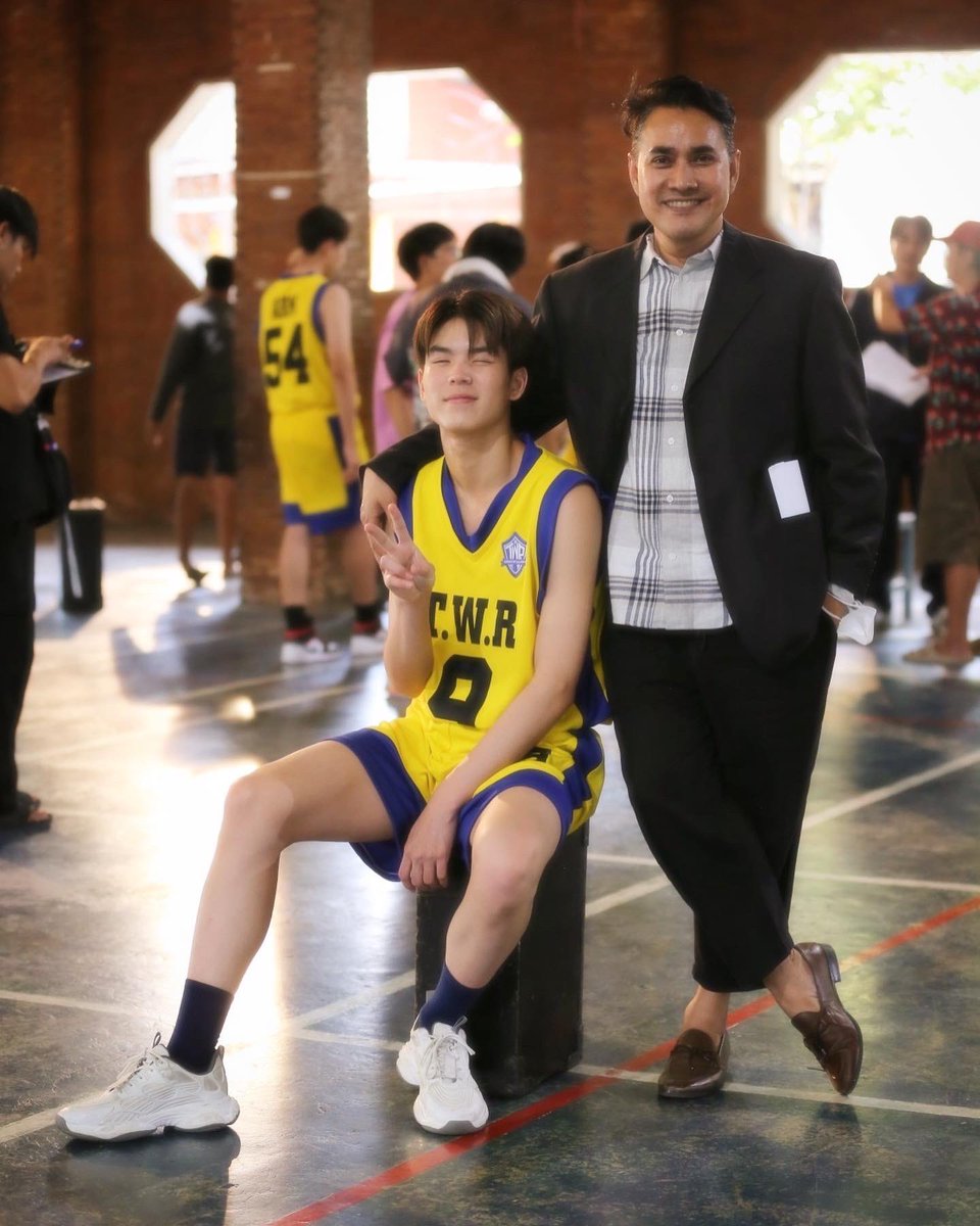YokeeApirak's tweet photo. Happy New Year 2024 ครับ
นำภาพเบื้องหลัง The Rebound Series เกมนี้เพื่อนาย บางส่วนมาฝากครับ
See you in 2024!!!
#TheReboundSeries
#เกมนี้เพื่อนาย
#ViuOriginal #viuอ่านว่าวิว
#ALLTHIS
#ครูโย #ผู้จัด #ExacutiveProducer #HeadScriptwriter #ActingCoach https://t.co/loc6BEdkdP