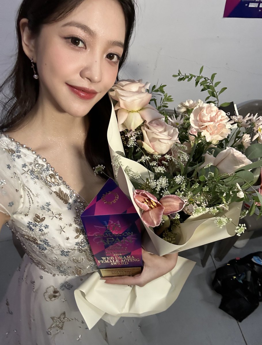 RVsmtown's tweet photo. 2023 SEOULCON APAN STAR AWRDS
웹드라마 여자 연기상 수상🎆🥳

#Redvelvet #레드벨벳 
#YERI #예리 #김예림
#APANSTARAWARDS https://t.co/wEyd5AQtiY