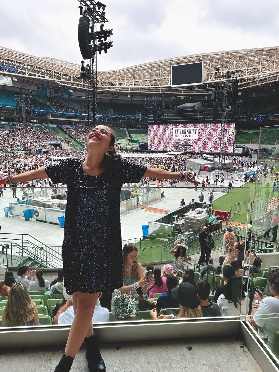 giosversion's tweet photo. help, i’m still at the restaurant right where @taylorswift13 left me…🥹✨ @taylornation13 https://t.co/PJkGQTz89p
