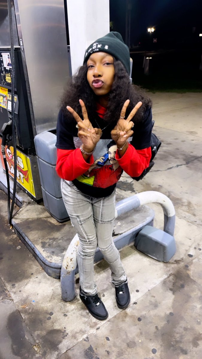 QweenTee11's tweet photo. Real life pretty gotta see ts in person 😵‍💫💛❤️ https://t.co/ix0Z5eAEBQ