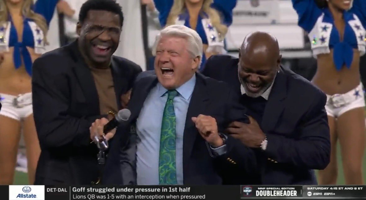 barstoolsports's tweet photo. The bouncers kicking me out of the bar after I play Creed on the Touchtunes for 45 minutes https://t.co/I5qKtm5Igy