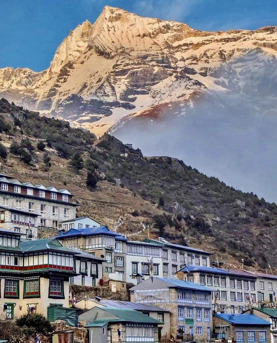 lvnepaltrvnepal's tweet photo. Namche Bazar, Solukhumbhu Namche Bazaar is an important acclimatisation stop for people climbing higher in the Everest region.
#everest #highestpeaks #trekkers #adventure #mountainmagic
Picture 📷 goldenhourworld https://t.co/CtUnijysRI