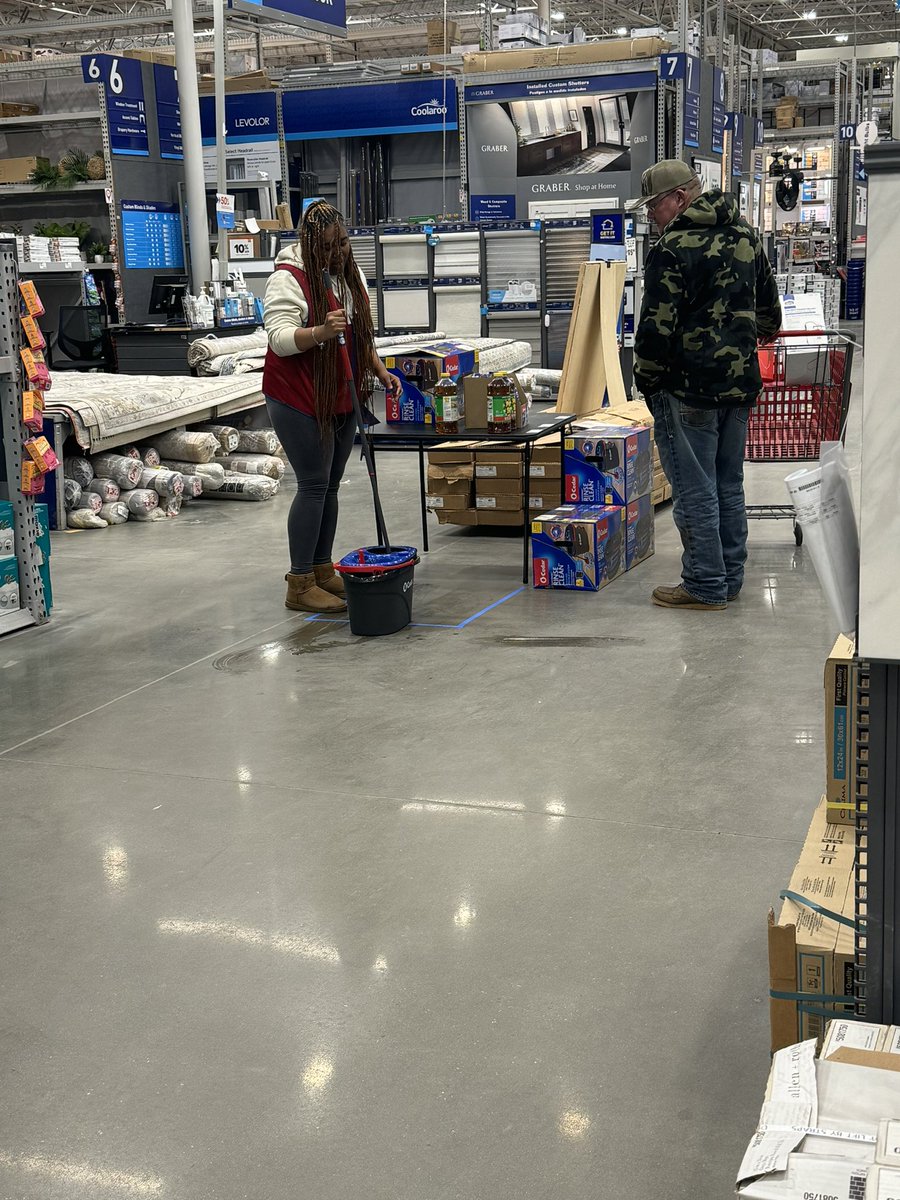 Jayonna and Ta’Nyiah are showing our wonderful customers how the O-Cedar Rinse Clean system works here at @Lowes in #DanvilleVa #R1Demos @kennygrimsley @BlueBoxR1 @LeeHall18989665 @som2to @Demarius787