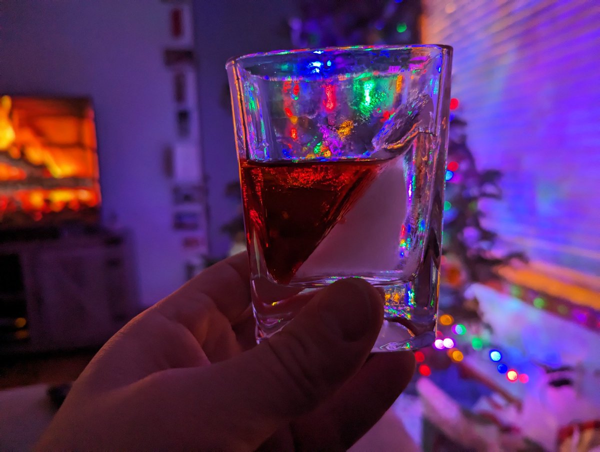zacjohnson333's tweet photo. @jesawyer @campari Truly one of the best looking drinks https://t.co/BYYRBGmN8A