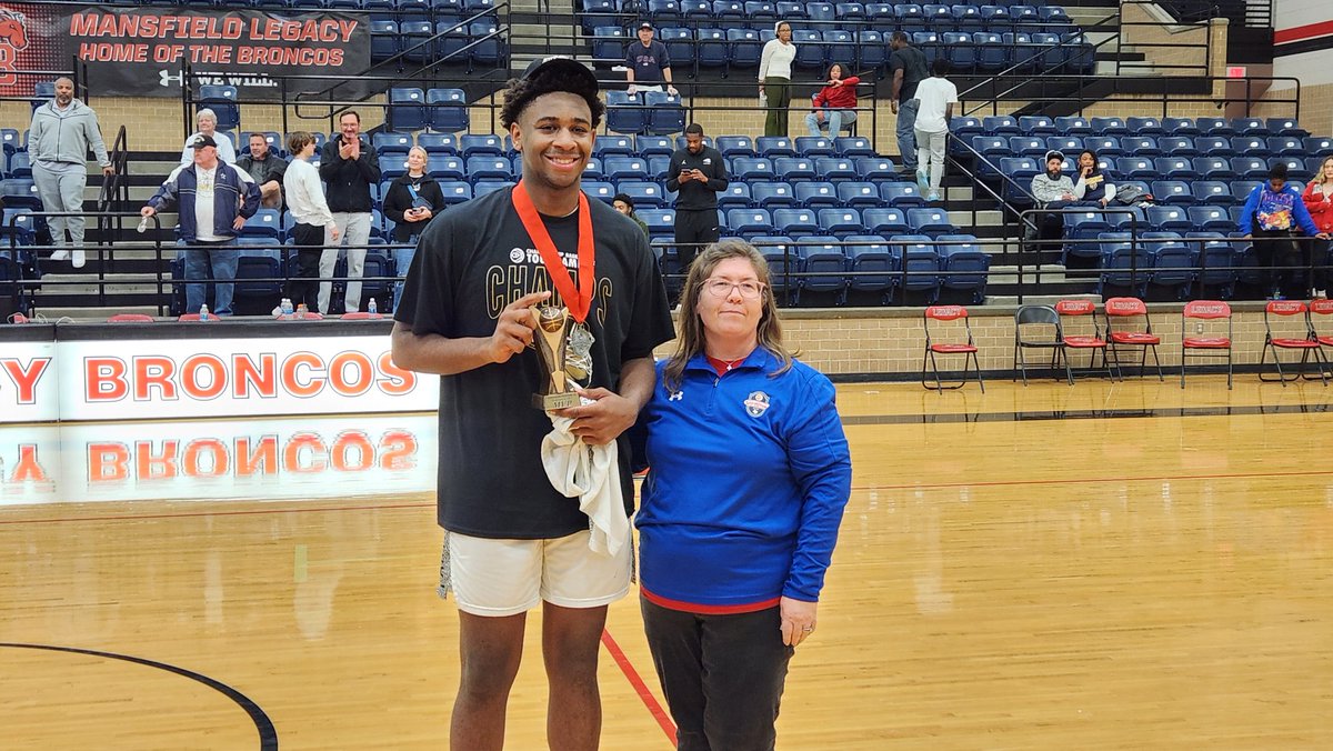 MWelchSLM's tweet photo. Happy times for @PlanoEastHoops, who win the Championship Basketball Tournament. All-tournament nods for Jordan Mizell and Narit Chotikavanic, and DJ Hall is named MVP. https://t.co/Shj27jKWRb
