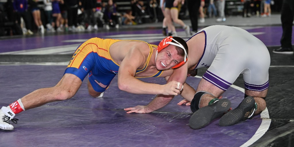 Four Illini walked away place winners from the Midlands Championships 💪

🔶 <a href="/LuffmanLuke/">Luke Luffman</a> - 🥈 at 285
🔷 <a href="/KannonWebster/">Kannon Webster</a> - 🥉 at 149
🔶 <a href="/dannypucino/">Danny Pucino</a> - fourth at 141
🔷 Chris Moore - sixth at 165

#Illini I #HTTO