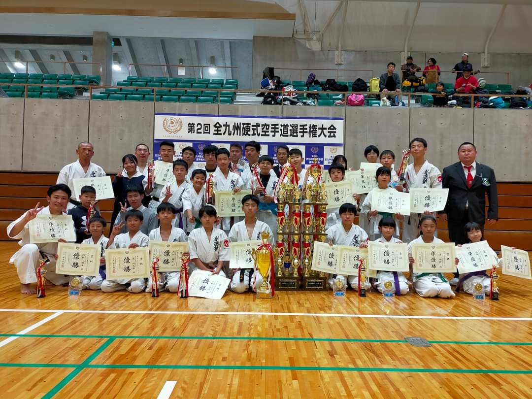 karateseiyukai's tweet photo. 11/26(日)
「第2回 全九州硬式空手道選手権大会」
九州各県から,県大会を勝ち上がった選手たちが,ここ「日本のUSA」大分県宇佐市に集まりました。
正友会からは,13名がエントリー,3名優勝,6名が入賞しました!!

#大分 #空手 #空手道 #正友会 #空手拳道 #硬式空手 #古武道 #空手拳道正友会 #空手道最高 https://t.co/fSwtK0UBXw