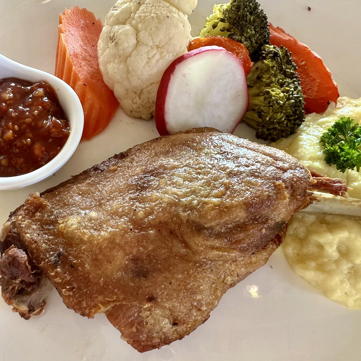 madammiyu's tweet photo. リペ島のお勧めレストラン🍽️
The steak house🥩
アヒルのコンフィが絶品🧏🏻♀️
Classic Duck Comfit, 10 hours slow cooked in duck oil 360bath
เป็ดตุ๋นสไตล์ฝรั่งเศส 360บาท
#サトゥーン県 #KoLipe #เกาะหลีเป๊ะ #จังหวัดสตูล #タイ #リペ島 #リペ島レストラン #Thesteakhouse #アヒル #コンフィ https://t.co/COsGEYcpgY