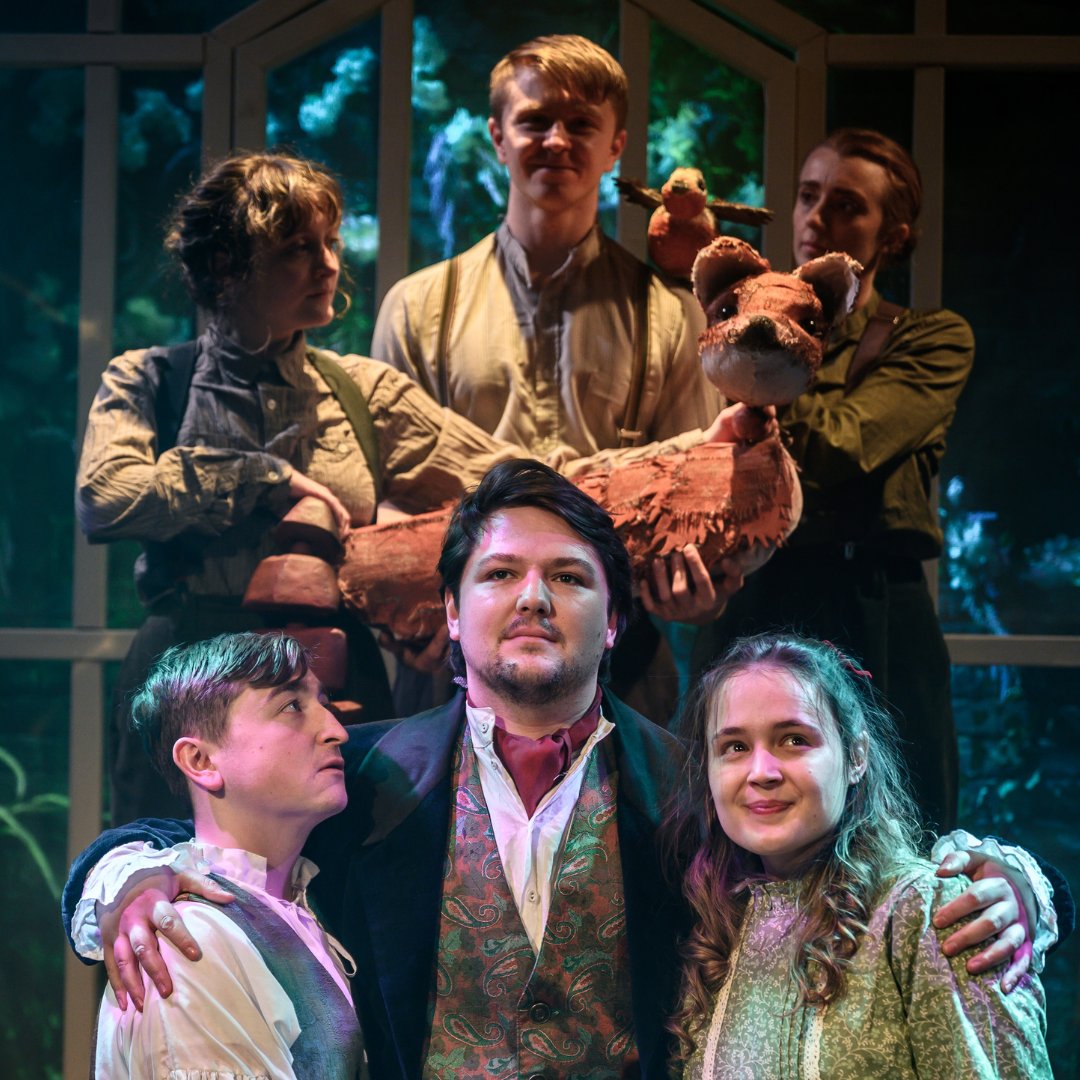 Last chance! Today at 1pm is the final performance of The Secret Garden. Just a few tickets left to see this magical show.
★★★★★ a delight @TheatreandTonic
★★★★ festive feel good delight @pubtheatres1
★★★★ simply magic @thespyinthestalls 
tabard.org.uk/whats-on/these…