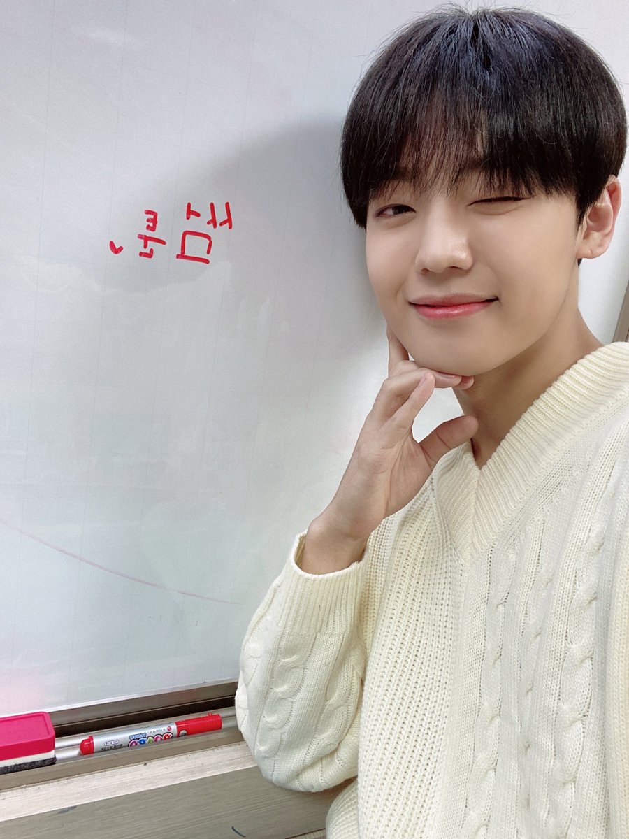 official_ACE7's tweet photo. 유찬이 하드털이🐶 #3 

#첫눈처럼_내려온_유찬이_생일축하해 
#에이스 #강유찬
#ACE #KANGYUCHAN https://t.co/J41bxAeO9l