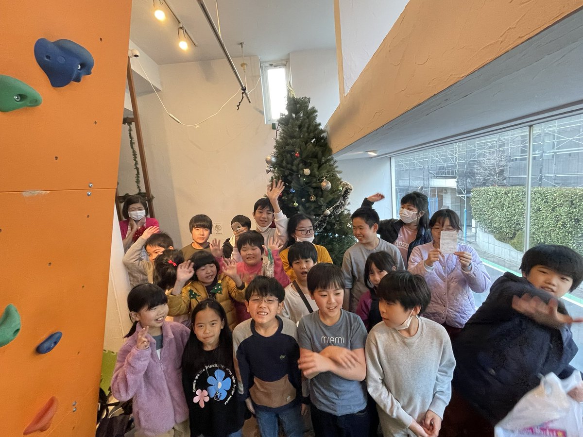 YesInterTokyo's tweet photo. 皆様、今年も大変お世話���なりました！
来年も多くの生徒の居場所になれればと思います。

#フリースクール #マイクロスクール #オルタナティブスクール #サイエンス #科学 #不登校 #ギフテッド #2e #ギフテッド教育 #クリスマス #新年 https://t.co/ddhqpYFmrr
