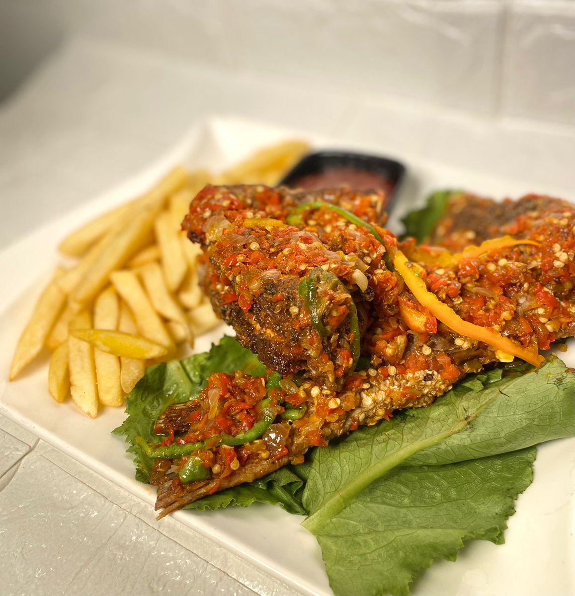 FarmCityAbuja's tweet photo. Crispy fries and succulent croaker fish 🐟 

A perfect pair for a perfect day! Come experience delightful scrumptiousness in every bite 🤤

#croakerfish #fries #cripsy #goodfood #reallove #explorepage #Folllow #Nothingtastelikeflyingfish https://t.co/BtJ3jOhH9K