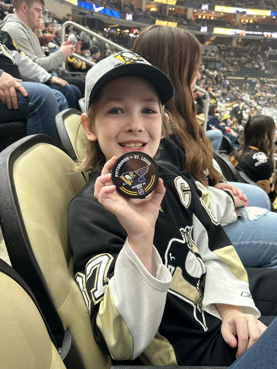 BookYinzer's tweet photo. @binnnasty @StLouisBlues Thank you for making my little goalie’s night! You are his absolute favorite goaltender! https://t.co/UTra3VEoe0