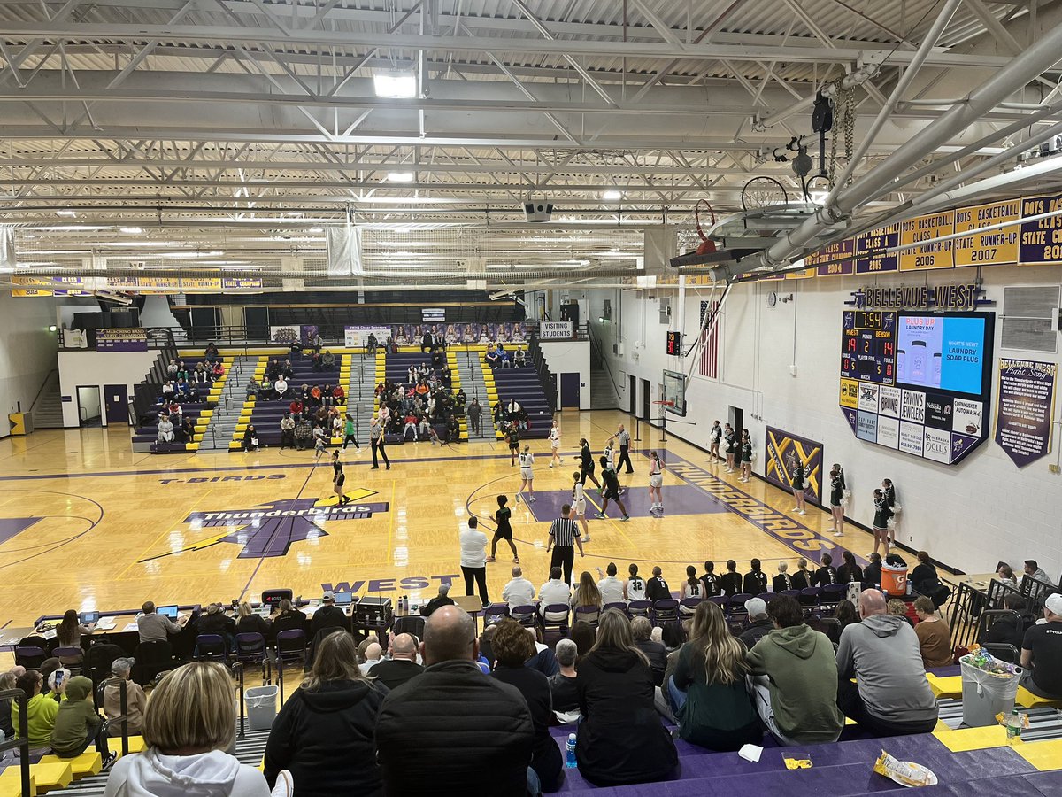 bowk13's tweet image. Metro Holiday Tourney quarterfinals: Millard West taking on Benson. #WildcatPower