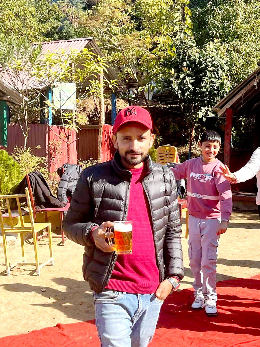 सविन tweet media