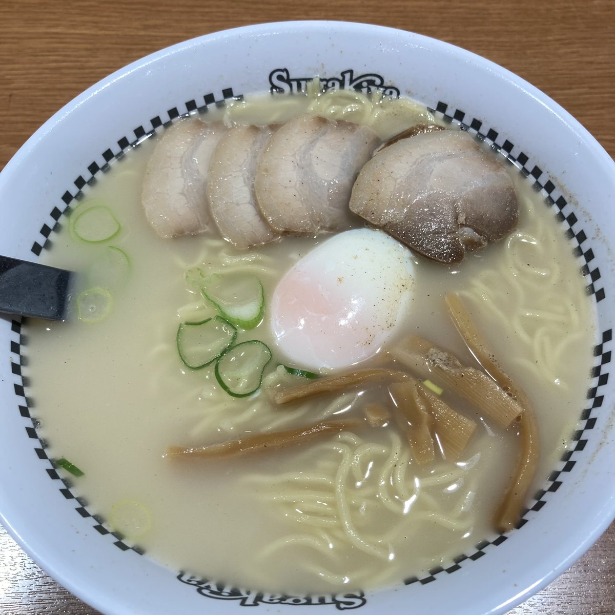 Doubleforce's tweet photo. 2023年食べおさめ〜(〇ё〇)

何度食べてもおいしくって満足なもの…それは？そう！スガキヤラーメンなんですね〜！来年もよろしくお願いします〜！(〇ё〇)

#スガキヤ
#スーちゃん https://t.co/tbNRTUZDks