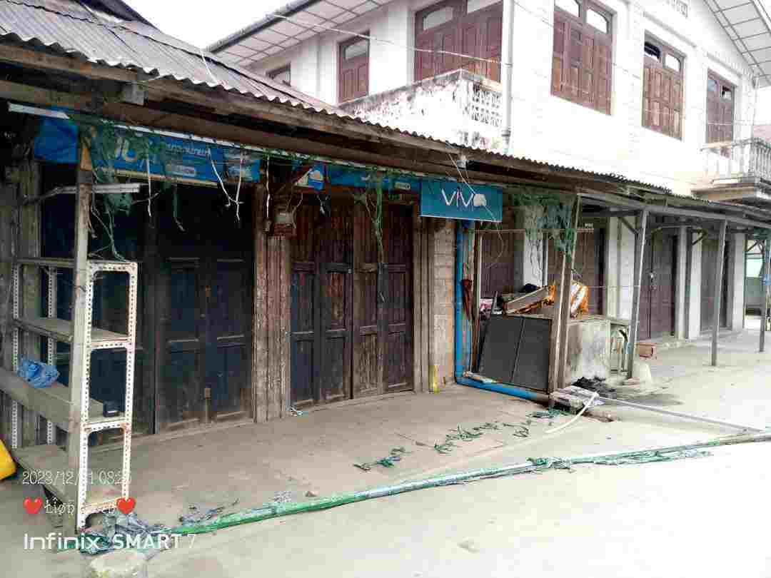 Khithitofficial's tweet photo. မိုင်းငေါ့မြို့တွင် စစ်ကောင်စီတပ်နှင့် TNLA တို့ တိုက်ပွဲပြင်းထန်နေပြီး စစ်တပ် ပစ်ခတ်သည့် လက်နက်ကြီးကြောင့် ပြည်သူ့နေအိမ်များ မီးလောင်ပြာကျ၊ TNLA တပ်များက မြို့ထဲသို့ ရောက်ရှိလာပြီး စစ်တပ် ဆုတ်ခွာ
Read more->https://t.co/eurx5U4zk8 https://t.co/Jh2jF2A3AB