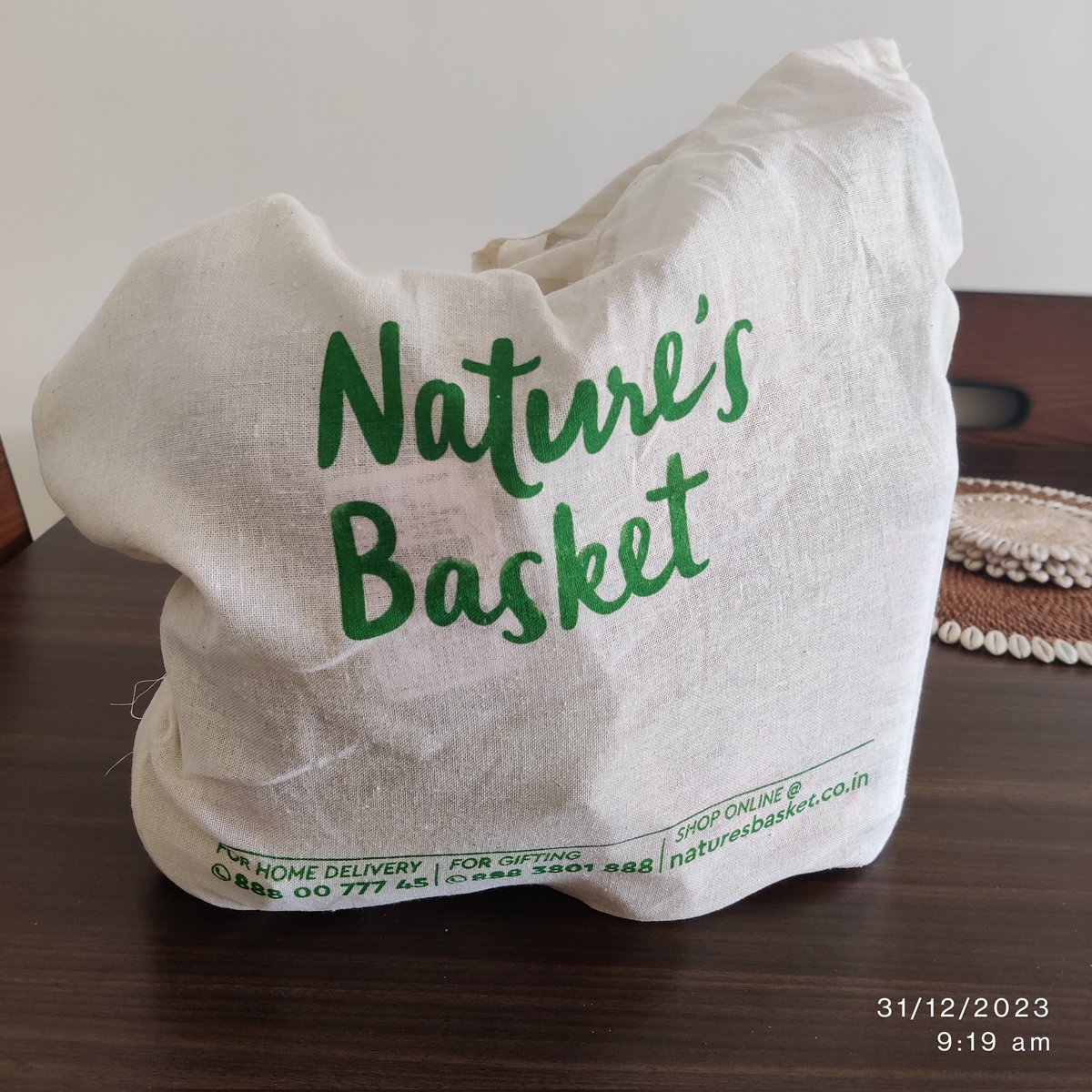 Hello @NaturesBasket Are you supposed to charge for carry bags if you have your brand name printed on it? Didn't realise it till I came home! @jagograhakjago @rpsggroup timesofindia.indiatimes.com/city/delhi/des… @petleepeter @DarshanDevaiahB @Shashankrao06 @richapintoi