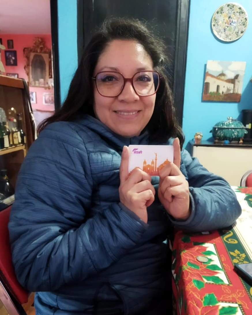 GabyLucioVive's tweet image. Agradecida por tener una amiga linda que me apoya con este valioso sueño, gracias Erika Téllez por sumarte como #FlashAngel y junto con #FlashMobile y #BAMX entregar otra despensa más a una familia mexicana. Tu también vive la experiencia de apoyar disfrutando beneficios.