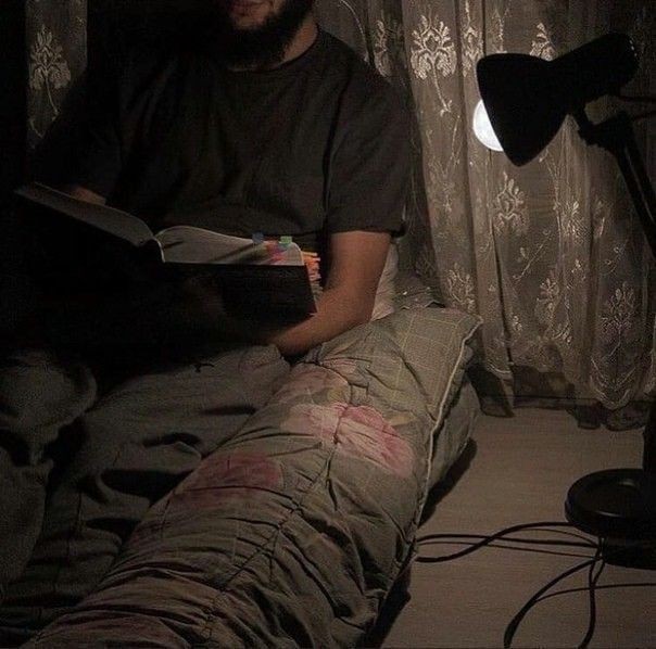ali_____x's tweet photo. تزداد برودة الشتاء لتصبح قارسة على فقراء الذكريات الدافئة. https://t.co/HWXf8Xqt0i