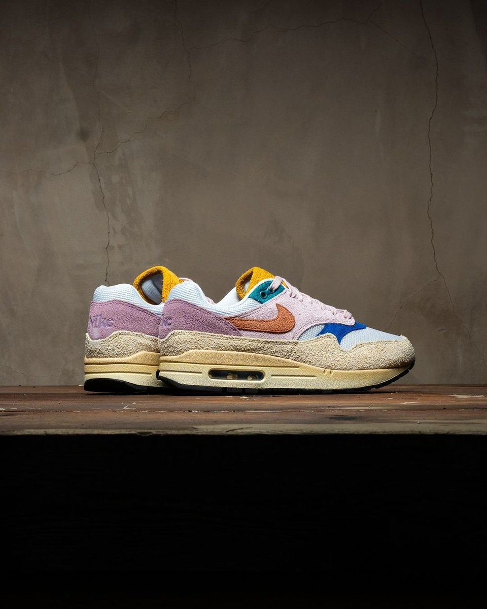 JustFreshKicks's tweet photo. Nike Air Max 1'87 PRM "Tan Lines" 🌞

https://t.co/Q7sQ3OR9Ro https://t.co/JNuOsIebaG