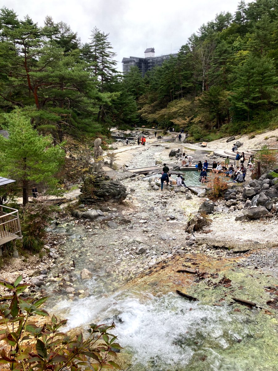 ingress's tweet photo. MD Kusatsu onsen was held on October 7th. At Kusatsu, a hot spring resort located in the mountains at an altitude of 1,200 meters, Agents enjoyed footbaths and the hot spring town.

#Ingress #IngressEngaged #IngressWontStop #IngressImpact https://t.co/9P5mnewX3Y