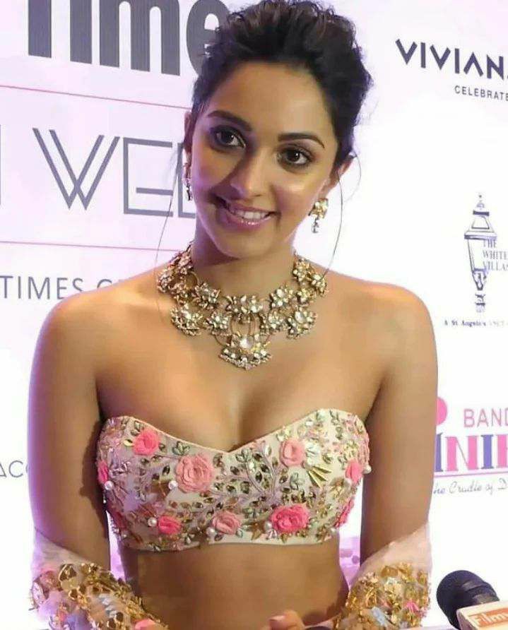 GCpg3i8WkAA5_ij?format=jpg&name=900x900