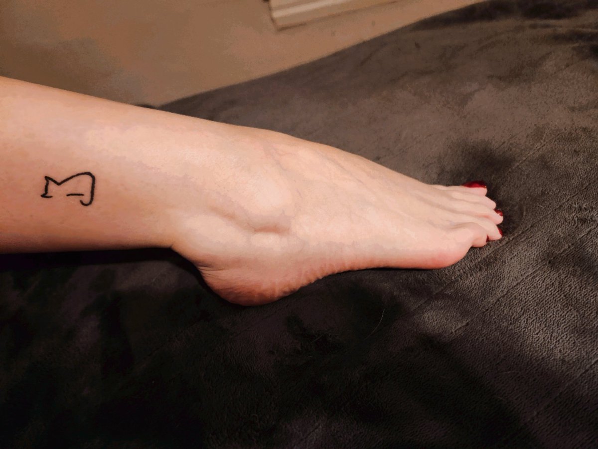 Undeadish's tweet photo. General question. Would ya'll like to see more feet content? Or is that an internet myth. 🤔
#FeetPics
#LoveFeet
#SoftFeet
#FeetFetish
#SelfFeet https://t.co/LVTEkJveUY