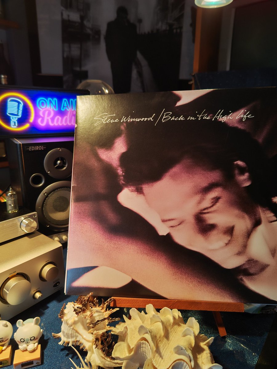 bobbylikesfish's tweet photo. 今日は梅酒ロック飲みながら、スティーブ・ウィンウッドのback in the high life聴いてる…
タイトル曲はそのまんま自分の来年の抱負でもある…
#洋楽
#レコード
#中古レコード
#vinyl
#stevewinwood 
#backinthehighlife
#backinthehighlifeagain https://t.co/7zHa3kQhv1