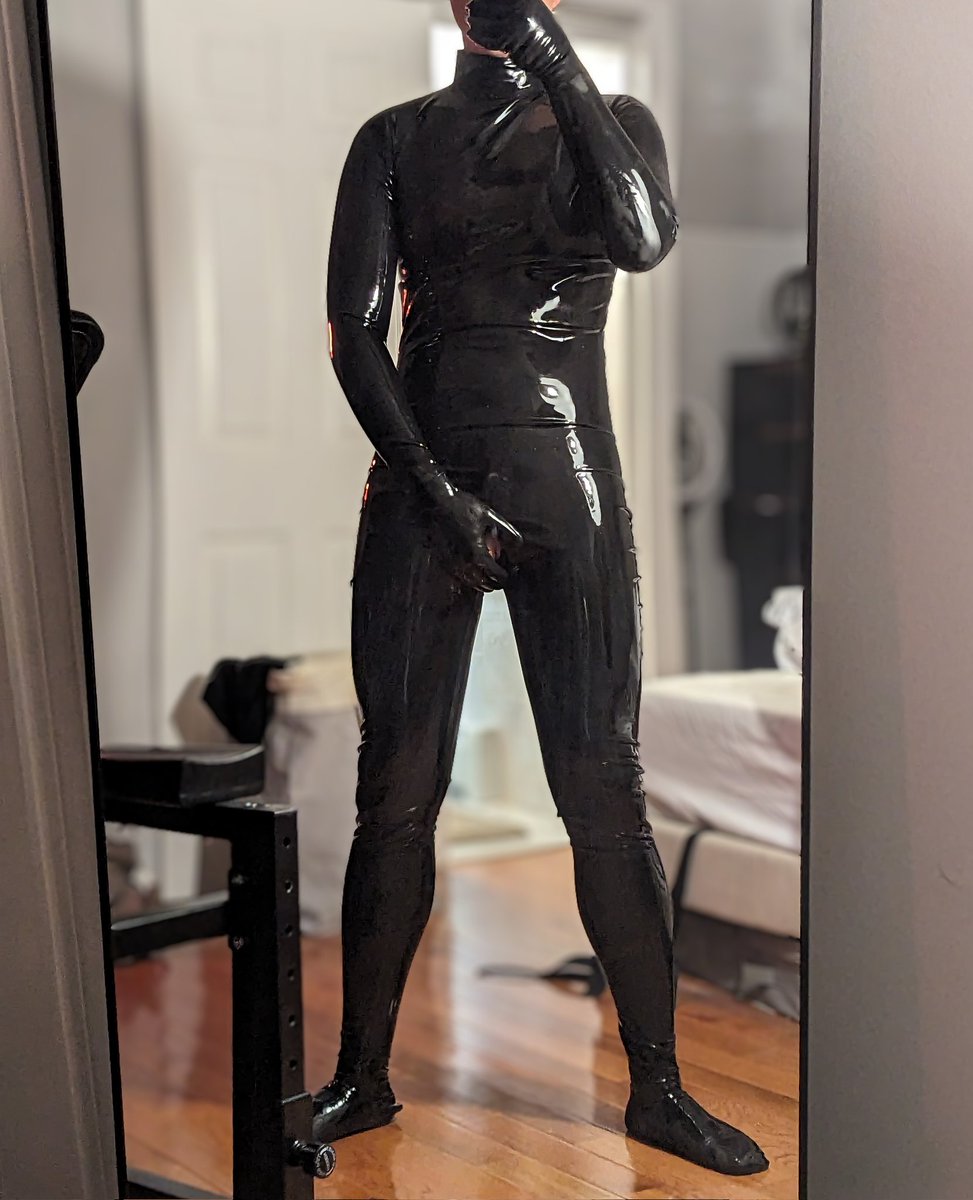 Joey__Lim's tweet photo. back in latex https://t.co/OHezaiAFPr