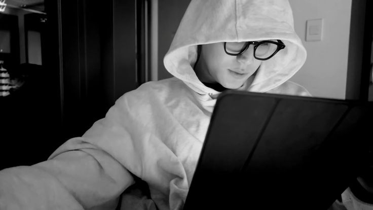 4 motivos pra ser amigo do lipe:

— gosto de arrumar cabelos
— sou bonito, alto e musculoso 
— sei matemática básica 
— sou cão e gato ao mesmo tempo