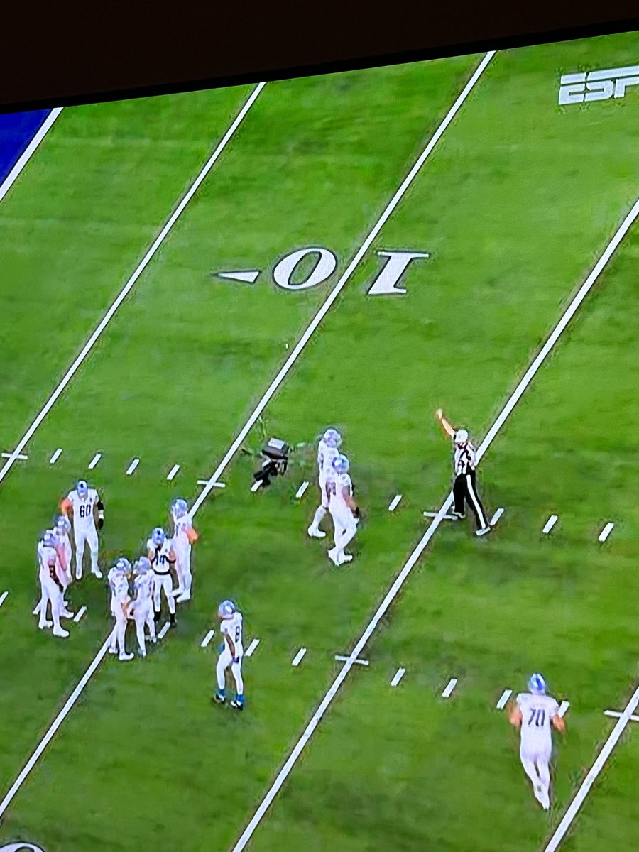 DittenberDavid's tweet photo. Clearly reporting...the NFL sucks so bad https://t.co/kRGB2TQtcr