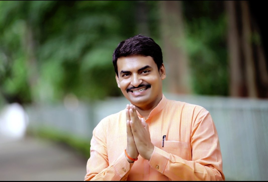 mlachandla's tweet photo. आप सभी परिवार सहित आजीवन निरोगी एवं आनंदमय रहें ऐसी ईश्वर से प्रार्थना करता हूँ । 
समाप्त होते वर्ष में मेरे मन कर्म और वाणी से यदि किसी को भी ठेस पहुंची हो तो मैं हृदय से #क्षमाप्रार्थी हूँ l

#narendramodi 
#ChouhanShivraj 
#JM_Scindia
#OfficeofSSC
#vdsharmabjp 
#Madhyapradesh_news 
#bjp4chhatarpurmp
#mp
#chandlavidhansabhabjp 
#BJP4MP 
#BJP4India #mlachandla #RajeshPrajapatiBJP 
#राजेश_कुमार_प्रजापति 
#पूर्व विधायक_चंदला_छतरपुर 
#RajeshPrajapatimla