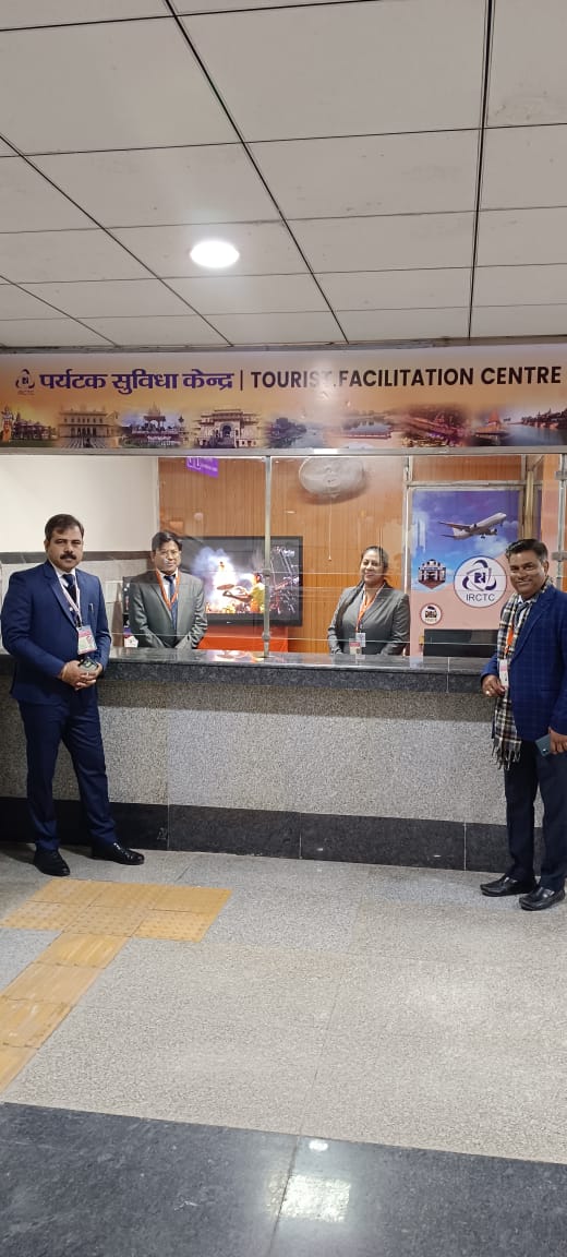 NeelamNeel79103's tweet photo. Along with the grand and divine temple of Shri Ram Lala, our government is also determined to expand the entry into Ayodhya. In this series, the movement of people from Maharishi Valmiki International Airport in Ram Nagari Ayodhya Dham has started and is increasing rapidly,pm https://t.co/63fjaJqAel