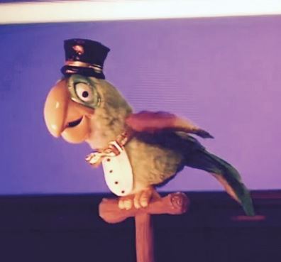 animatronicday's tweet photo. Today's animatronic of the day is Bird from Chuck E. Cheese's! Requested by anon. https://t.co/ydiNU9Rnzq